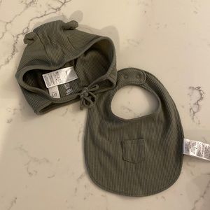 Baby Gap Bonnet and Bib Set